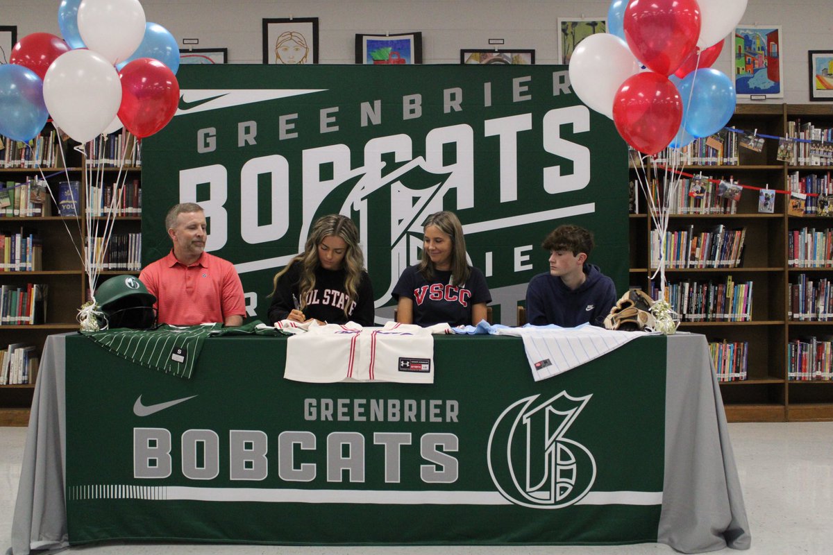 KaitlinDillar10's tweet photo. Feeling so so blessed!! Thank you to everyone who has helped me on this journey! So excited to be a Pioneer!
💙🤍❤️ @VSCCPioneersSB @GBLadycatSB @FuryWilliams https://t.co/I5xxGCuVjA