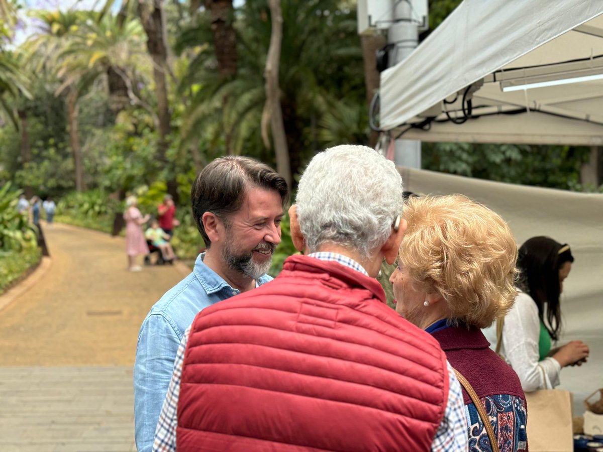 Cuánta vida hoy en el Parque García Sanabria. Una maravilla recorrer la exposición de flores, plantas y artesanía de Santa Cruz y encontrarme con tanta gente. Aprovechen y vénganse por aquí 😊 #SantaCruzesEuropa @BermudezSCT @glalele @Efraincan