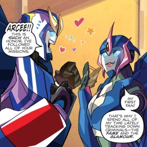 Good morning!
Here's a super cute RID15 comic Arcee for you!! 💙🩷✨
