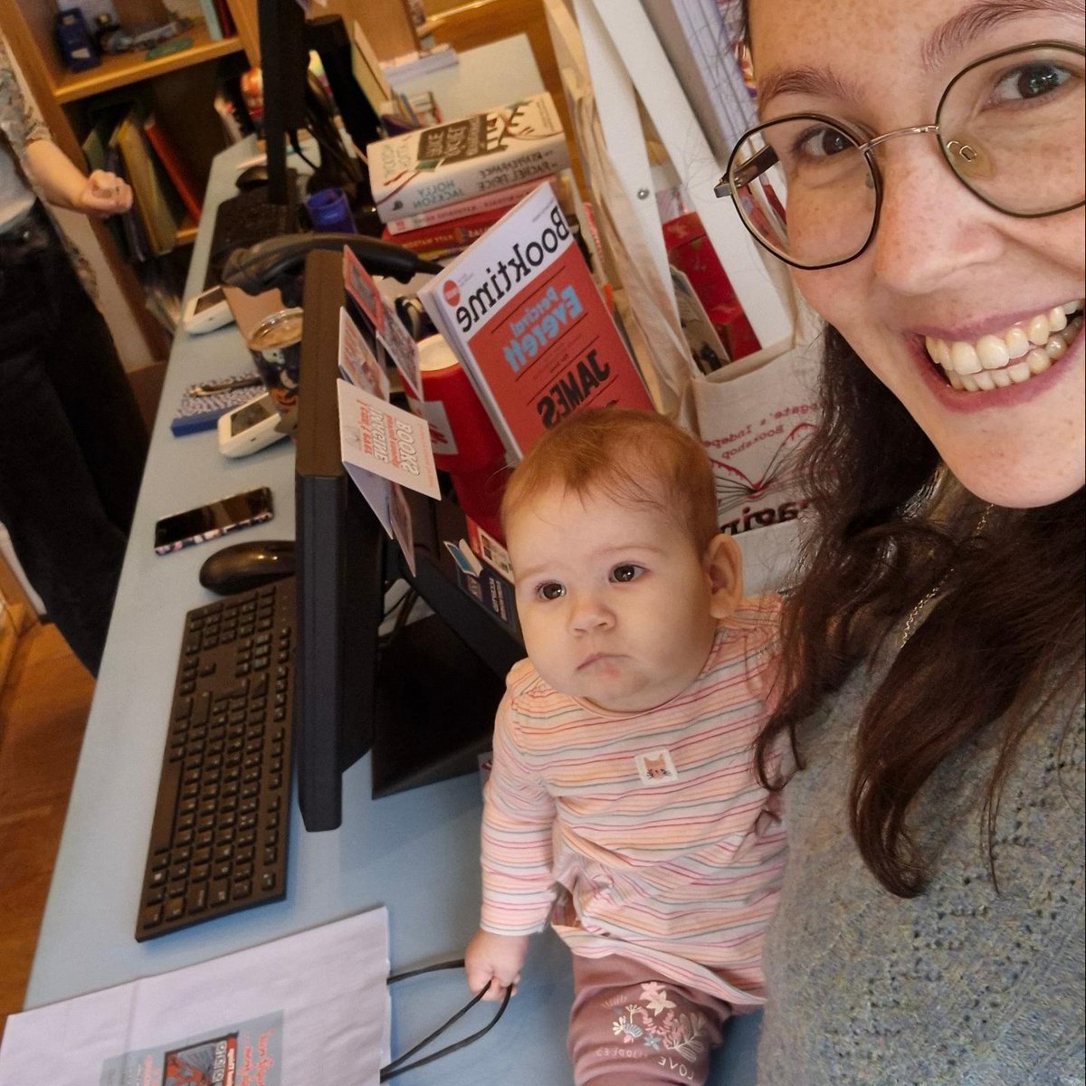 Evelyn was very tired from helping Gem sticker our bags! 😬😍😴 Never too young to learn about bookselling!! 😆😆