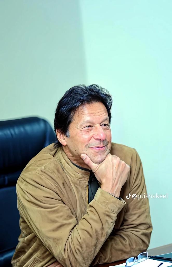 Day 268 without him
#عمران_کو_رہا_کرو
#ReleaseImranKhan 
#ہم_نہ_باز_آئینگے_محبت_سے
#غلام_نہیں_آزاد_پاکستان
#ظلم_کا_بدلہ_ووٹ_سے