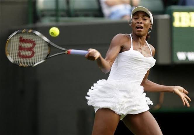 Venus William’s fringe tennis dress from her own brand Eleven by Venus Williams at the 2010 Wimbledon. the movement of this dress!!!!!! >>>>>>