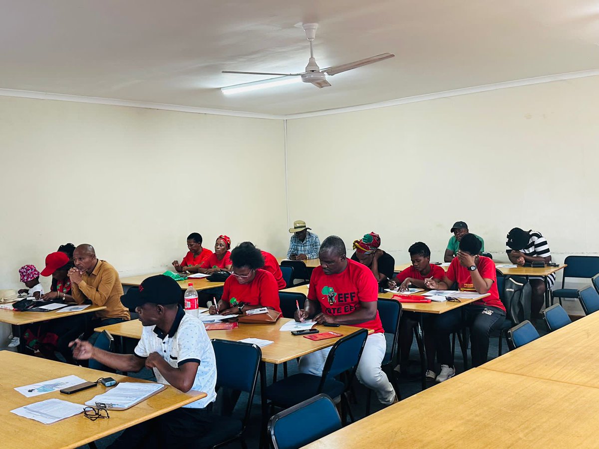 ♦️In Pictures♦️

Regional Convenor Cmsr @madlomo37 Presiding over the Nongoma SRETF Meeting, taking reports in all 23 Wards.

#VoteEFF29May2024
#MalemaForSAPresident