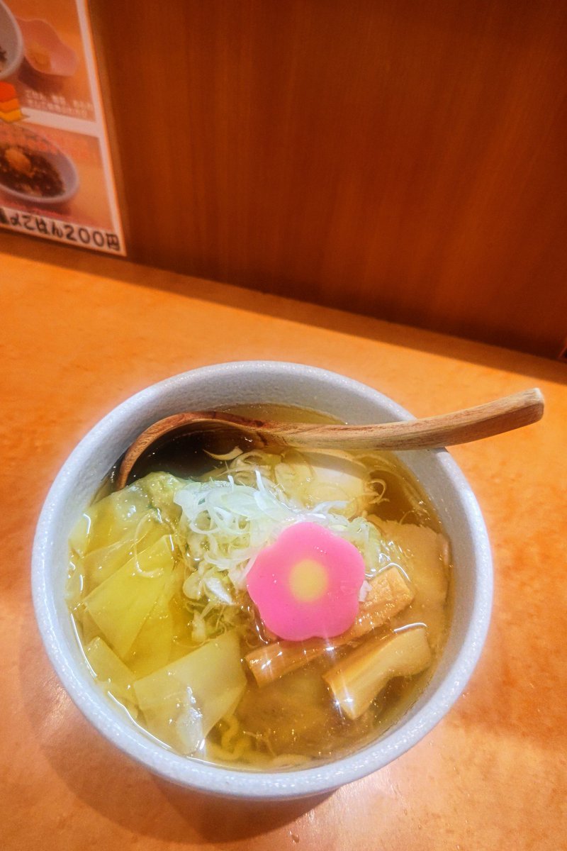 お腹が空いたので🍜

煮干し塩らぁめん+あじたま+わんたん
いただきました🙏

優しい出汁がじんわり身体に染み渡って
幸せな気持ちになりました😋

札幌 和だしらぁめん うめきち🍜