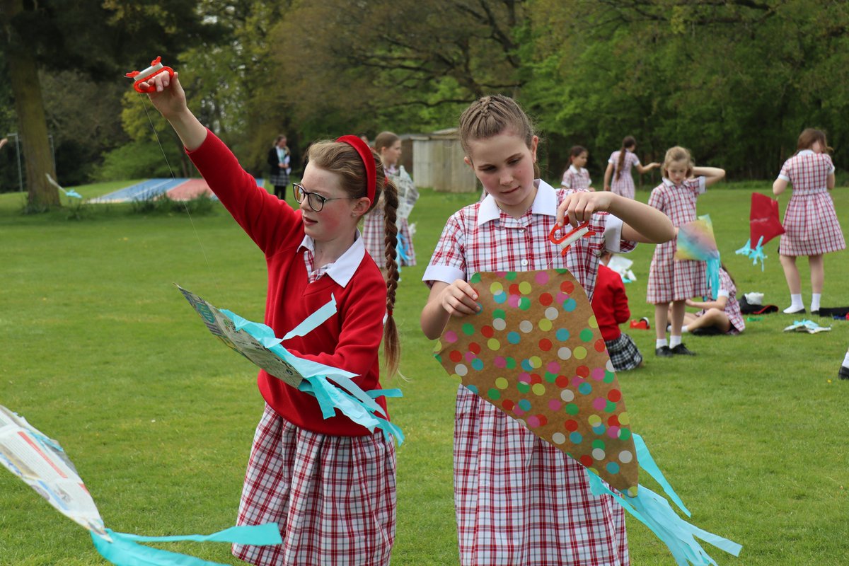 PipersCornerSch's tweet image. There was no matching the wonderful energy these last couple of days as our students and staff flew their handmade kites for our Kite Flying Festival. 

A truly memorable way to raise money for @MSF 🪁🪁
#PipersCommunity #KiteFlyingFestival