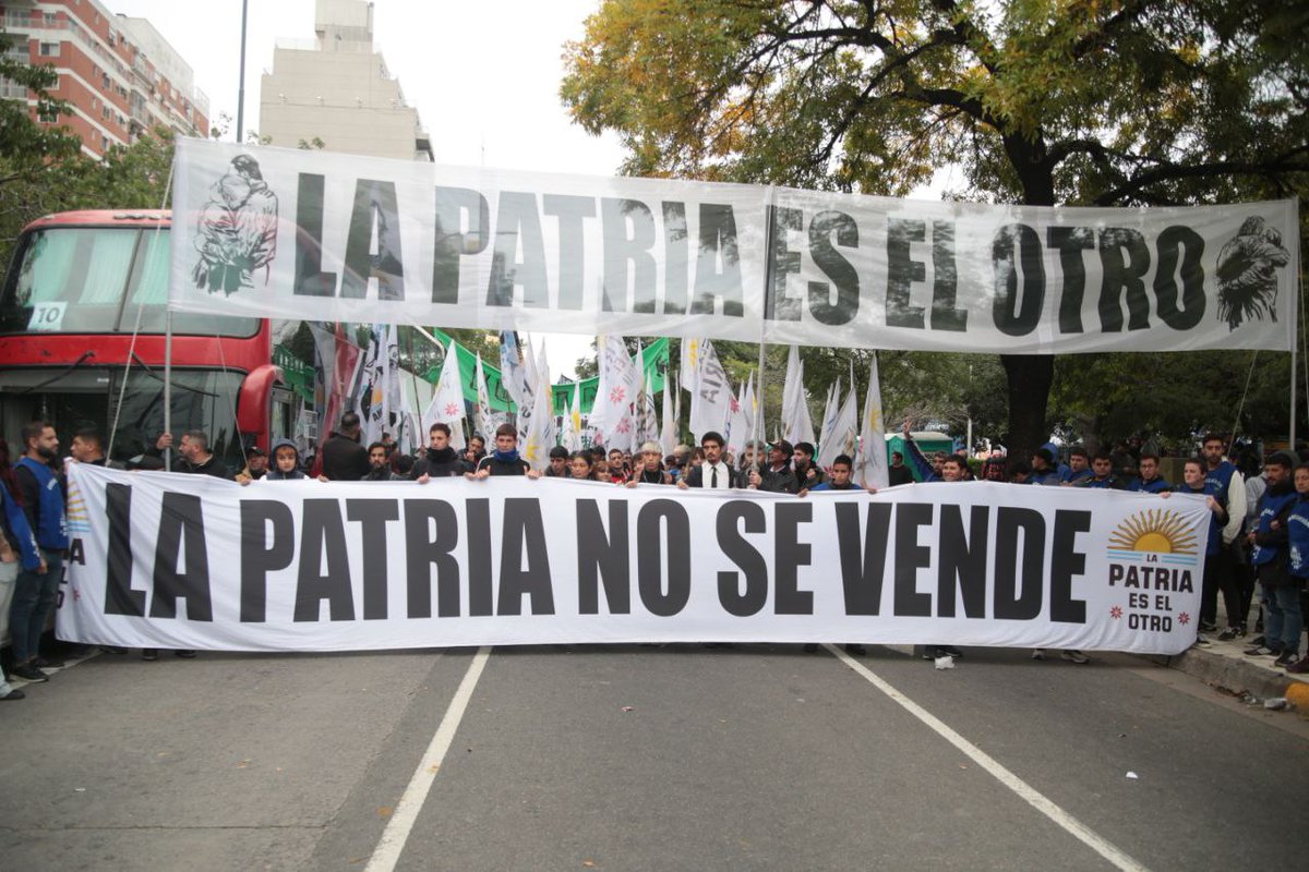 ☀️🇦🇷 LA PATRIA NO SE VENDE Ya estamos en Bernardo de Irigoyen y Avenida Independencia para marchar junto al movimiento obrero organizado. #DíaDelTrabajadorYLaTrabajadora