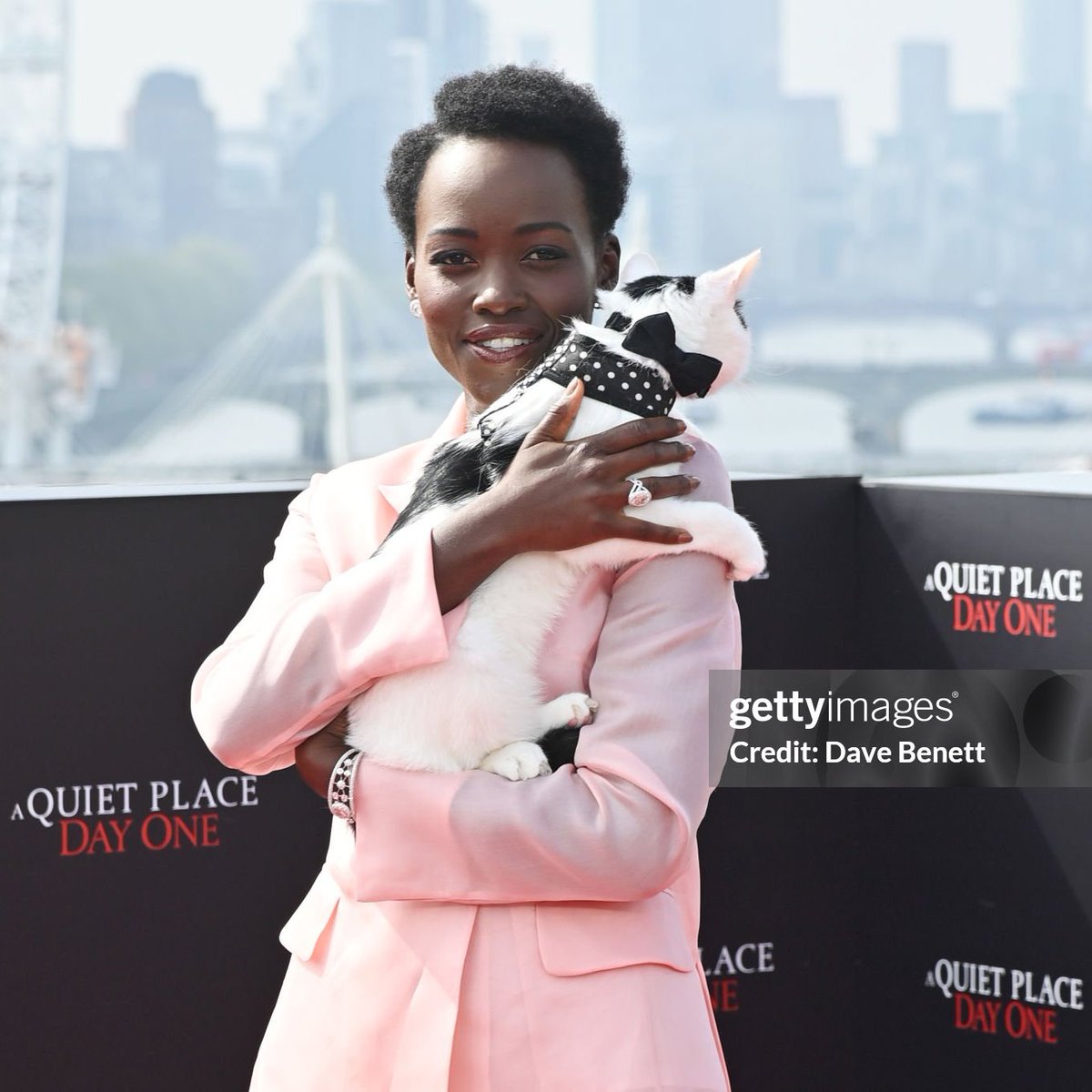 SelfiedeSami's tweet photo. she is everything ✨@Lupita_Nyongo https://t.co/CayDGo17z7
