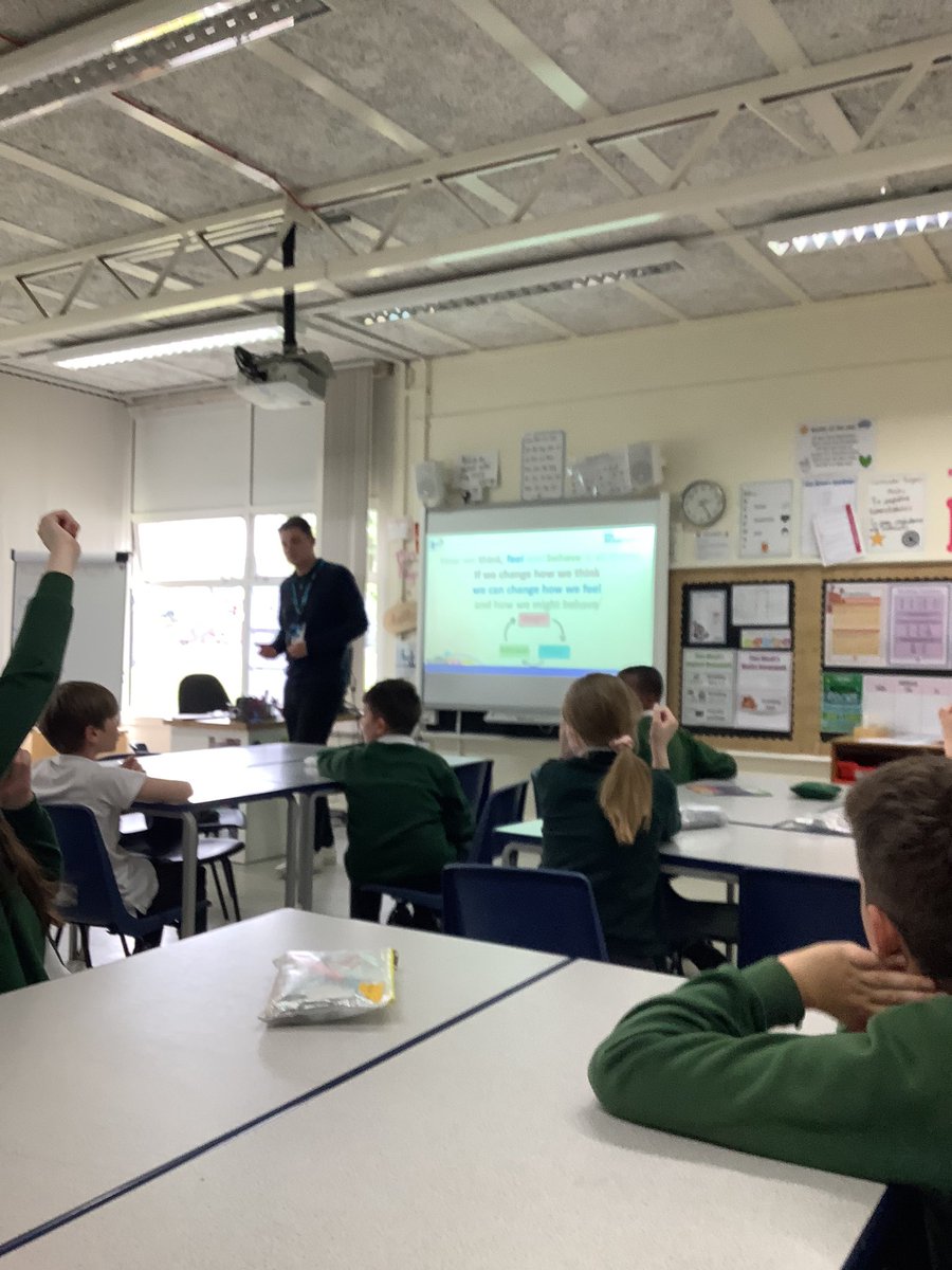 Y6 welcomed in @STSFTrust to discuss relaxation strategies, how to turn red thoughts into green thoughts and general worries regarding our SATS. We had a fantastic session 👏@broadwayjuniors