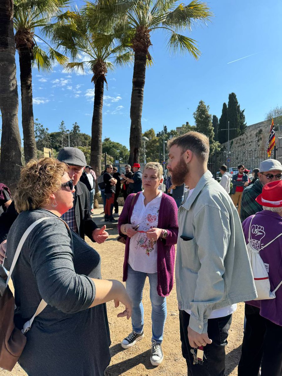 Después de 40 años toca reducir la jornada laboral sin reducir el salario. Sigamos luchando desde todos los frentes para avanzar en derechos. ¡Primero de mayo siempre!