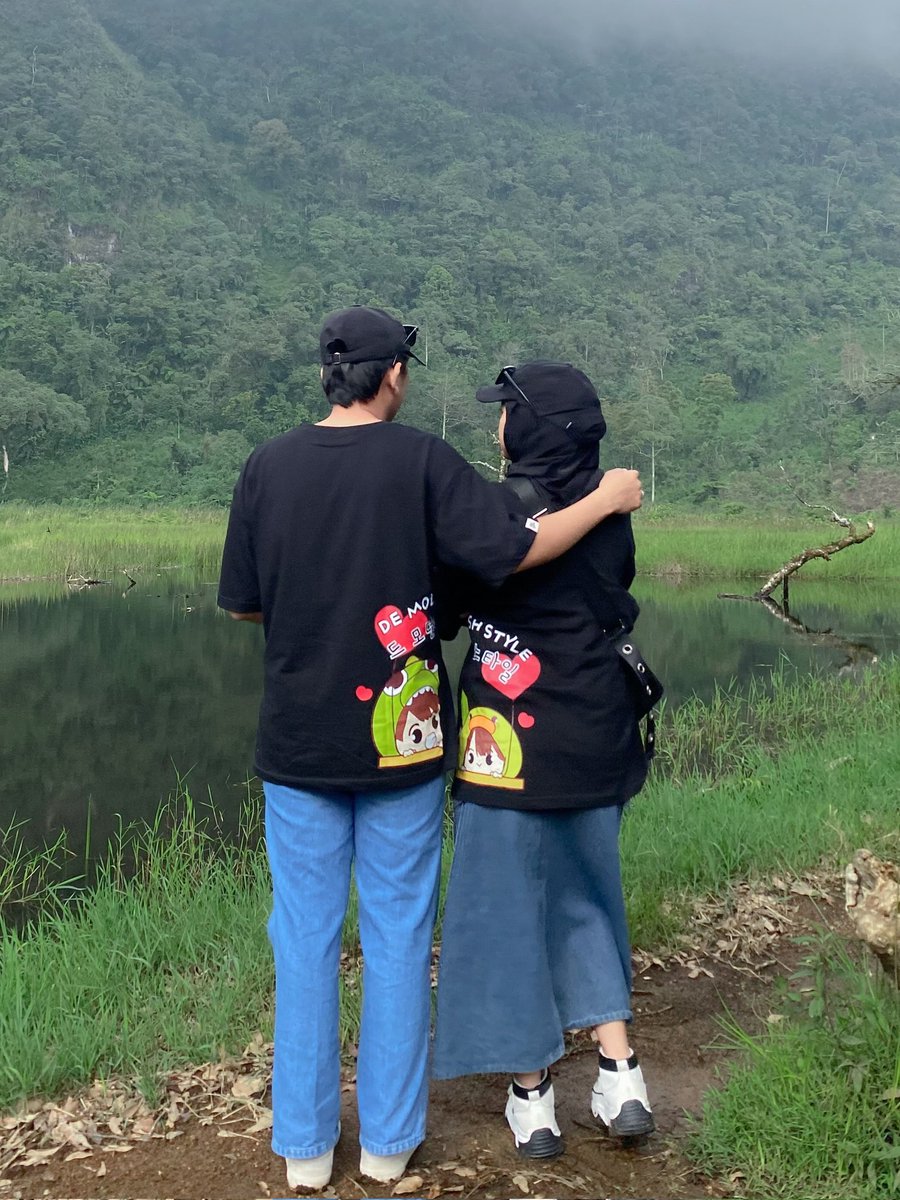 demodishstyle's tweet photo. Emang ada ya kaos yang bisa ngomong? 

#BikinUMakinNempel 

https://t.co/SsE9K7PcV1 https://t.co/DH2s0lZrcO