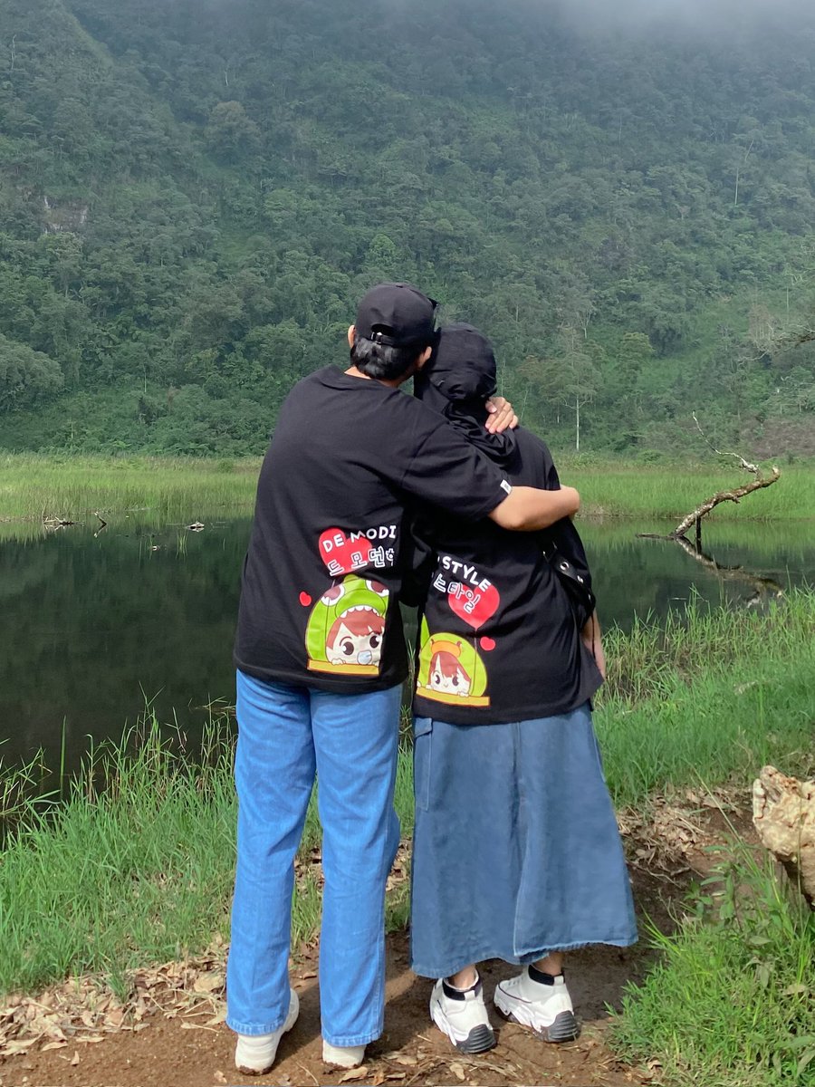 demodishstyle's tweet photo. Emang ada ya kaos yang bisa ngomong? 

#BikinUMakinNempel 

https://t.co/SsE9K7PcV1 https://t.co/DH2s0lZrcO