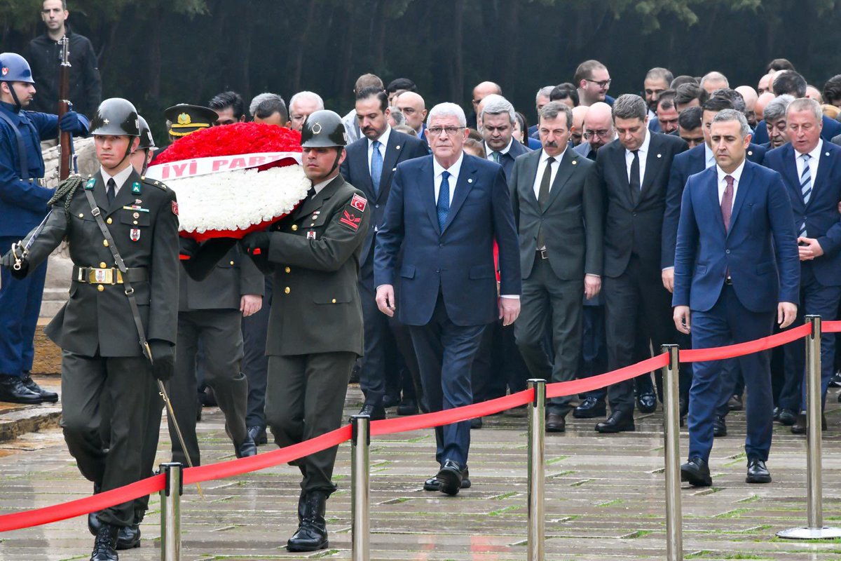 İYİ Parti Genel Başkanı Müsavat Dervişoğlu ve beraberindeki heyet Anıtkabir'de