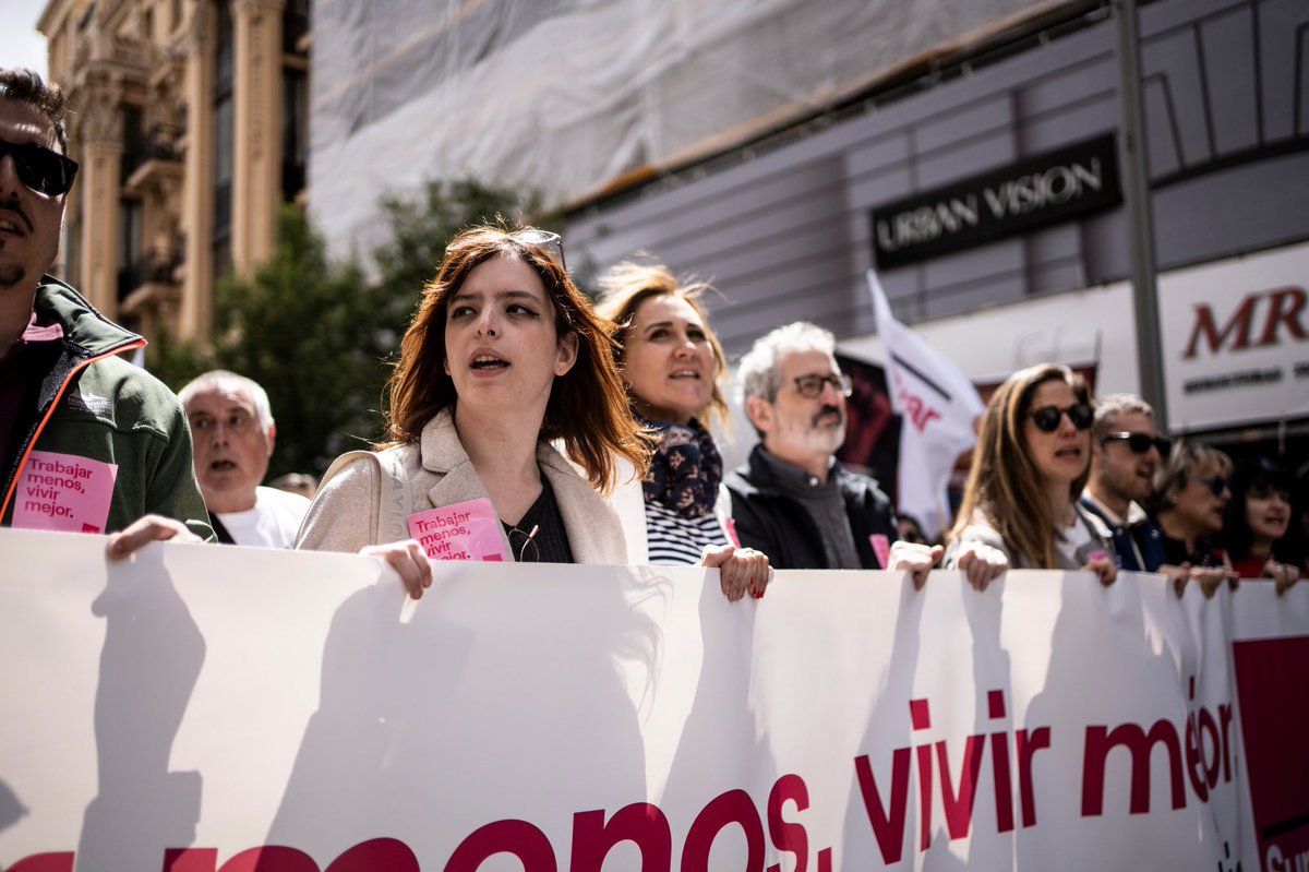 En la manifestación de este 1 de Mayo: para reducir la jornada laboral, trabajar menos y vivir mejor. Liberar tiempo, ganar derechos para las trabajadoras y los trabajadores y defender la democracia. 🩷