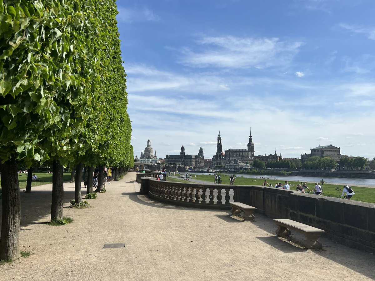 At the same time in #Dresden: The city welcomes the beautiful month of May! One week to go until the start of the Dresdner Musikfestspiele 🎶! 😎 #dmf2024 @jancello