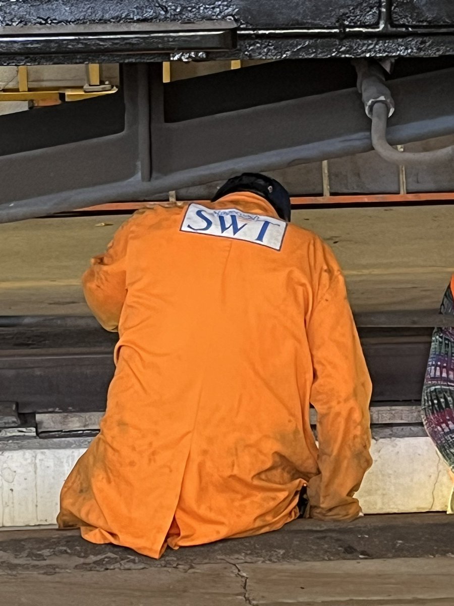 An excellent visit to @Gordon_3417 today. Highlight for me was to see Chief Engineer @ChrisUk10 still wearing his SWT smock. Oh, that and the delicious bacon sandwich! I can report back to the man himself that all is well.