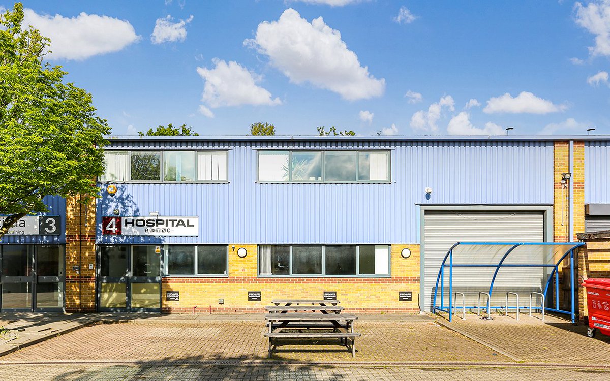 #Business Unit Light #Industrial #Storage
#SE24 Herne Hill
Bessemer Park Industrial Estate To Sell 3,182 sf
each.co.uk/w/240401121822…
Loading Door Demised Parking Secured site
25 self-contained business units, mostly arranged over.. 0.4 miles from Herne Hill station, Milkwood Rd,..