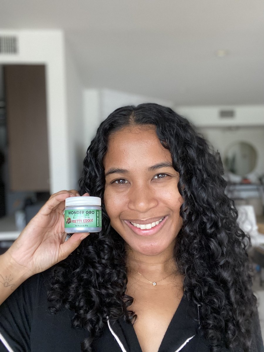 Smooth your baby hair to perfection with Wonder Gro Pretty Edges with Jamaican Black Castor Oil 💞💚
.
.
#wondergro #prettyedges #edgecontrol #protectivestyles #naturalhaircare #naturalhaircareproducts #haircareproducts #naturalhair #coilyhair #kinkyhair #curlyhair