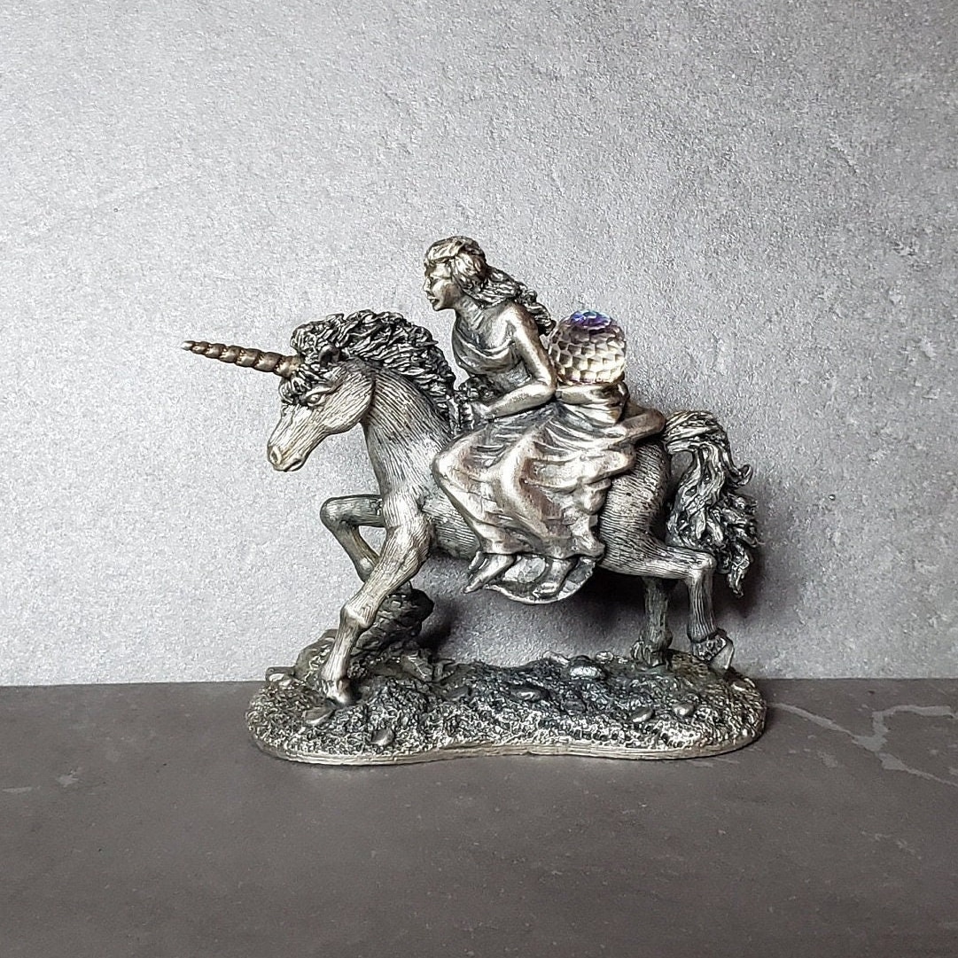 The Unicorn Rider 3077, Myth and Magic vintage pewter Unicorn and Lady rider with crystal figurine. Goth ornamental art home decor sculpture #EtsyVintage #UnicornLovers #ShopIndie #GothDecor 
Now on SALE 
rzlstores.etsy.com/listing/170992…
