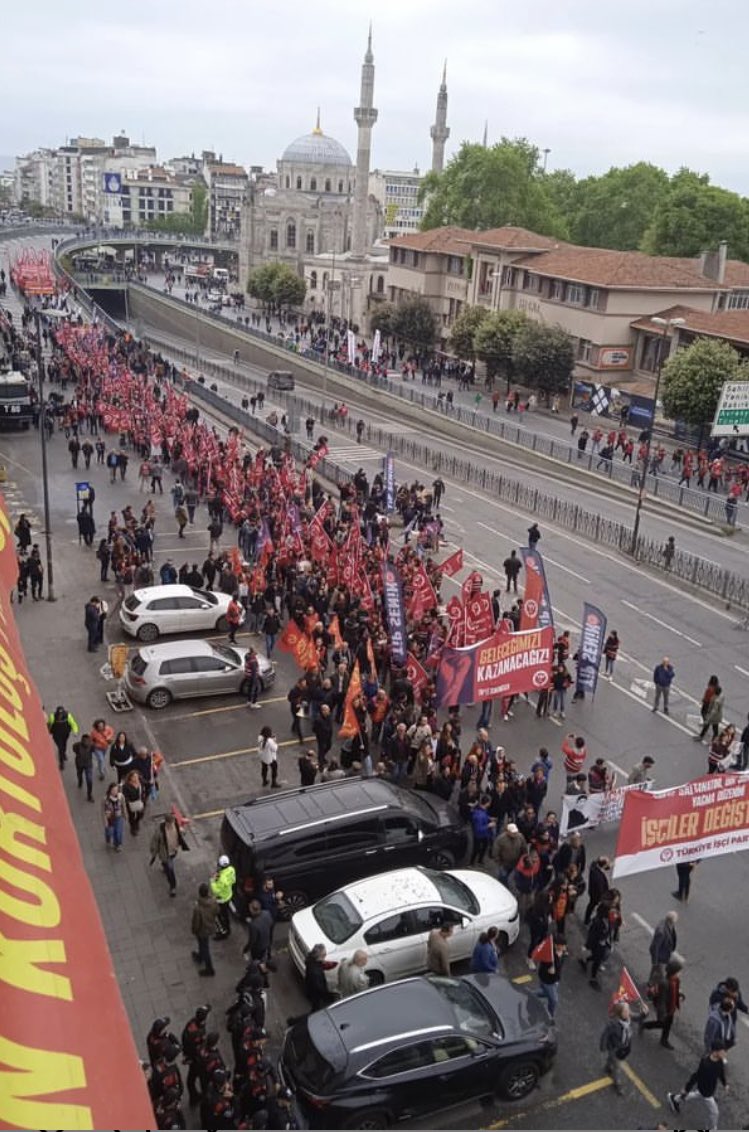 #Mayıs da çektiğim en güzel fotoğraflardan biri…

#VictorHugo nunda dediği gibi
👇🏿
'En mükemmel adalet, vicdandır.'
~Vicdanla sıkılan yumruklara #SelamOlsun

#1mayisemekvedayanismagunu 
#BaharBayramı 
#istanbul #taksimmeydanı