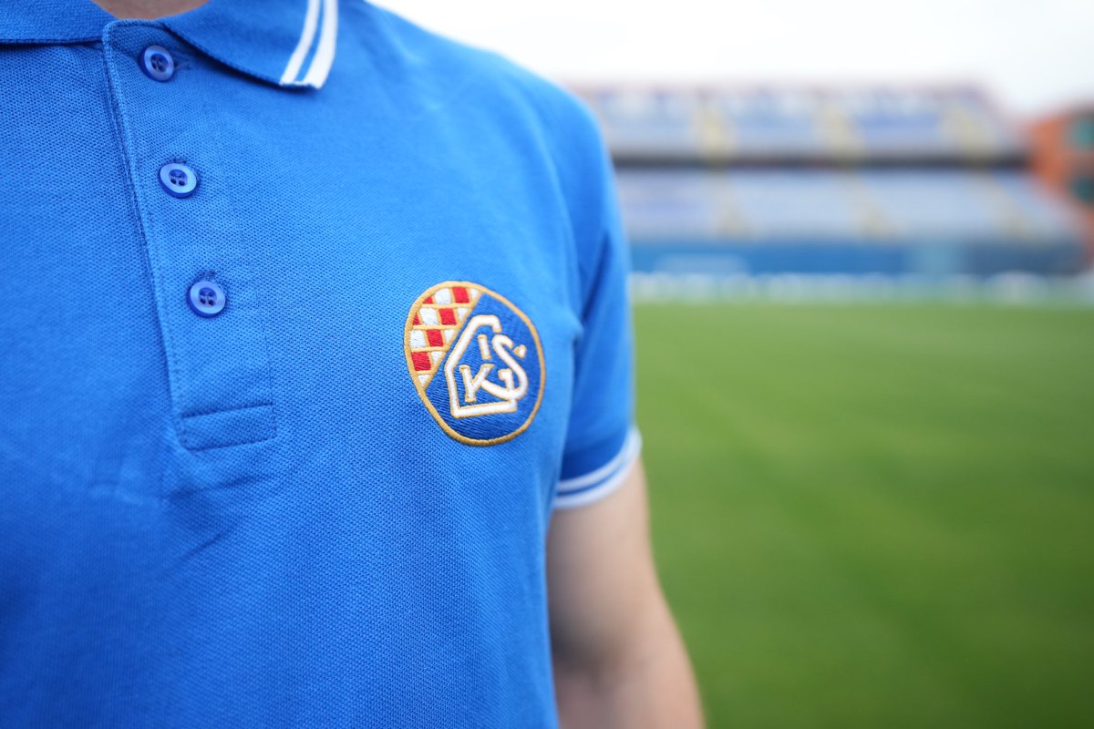 Polo majica Građanski dostupna je u našem web shopu i svim fan shopovima! 💙

Radi se o limitiranom izdanju povodom 113. rođendana kluba koje je dostupno do isteka zaliha❗️

🔗 Naruči majicu online: shop.gnkdinamo.hr/proizvod/majic…