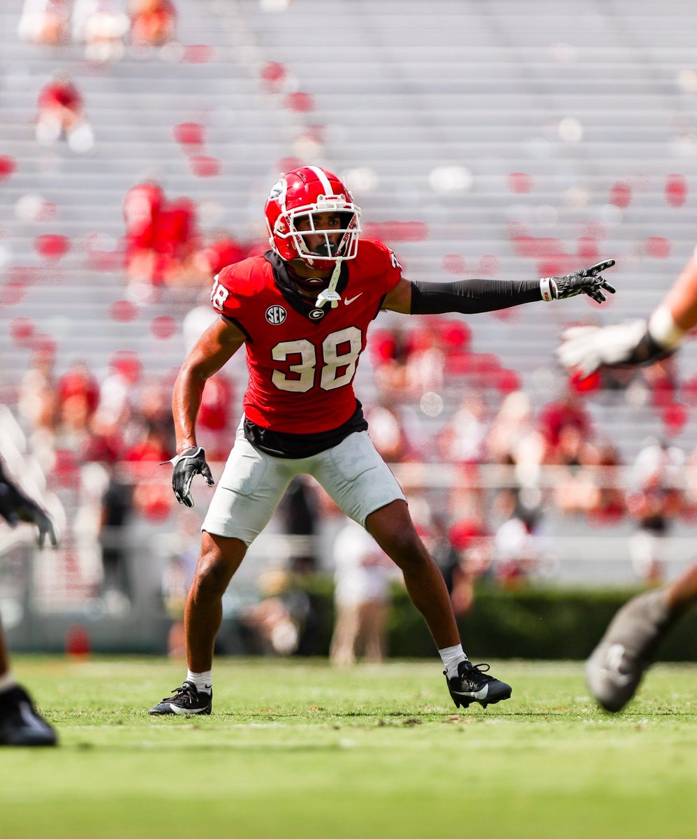 I have officially entered the transfer portal as a graduate transfer with 2 years left of eligibility. Coaches, my DMs are open for my transfer film and other contact information. 

3x Academic Honor roll 
3.2 GPA