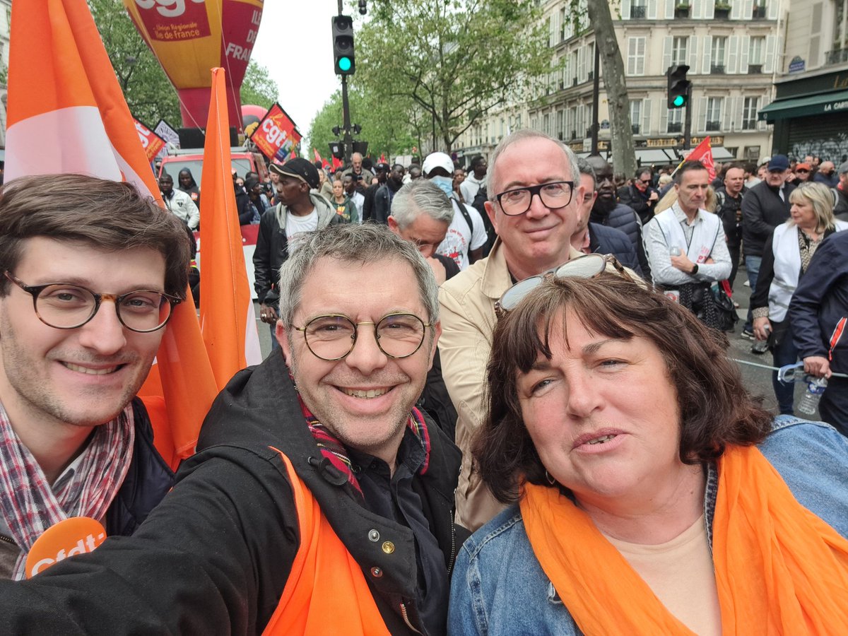 Un #1ermai2024 avec une @CFDT mobilisée dans les rues de Paris pour le respect des droits des travailleurs européens.... et en carré de tête avec @bealestic , @diegomelchior , @lmathieuluc ... @CFDT_IDF