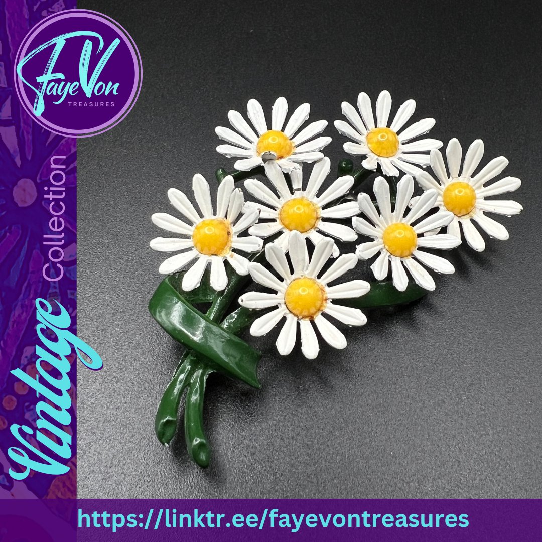 A Touch of Vintage Magic. ️Add a touch of whimsical charm to your life with a vintage brooch from FayeVon Treasures. 
linktr.ee/fayevontreasur…
#vintagejewelry #fayevontreasures #ebay #etsy #ebaybrooches #etsybrooches #ebayjewelry #etsyjewelry #vintagecliponearrings