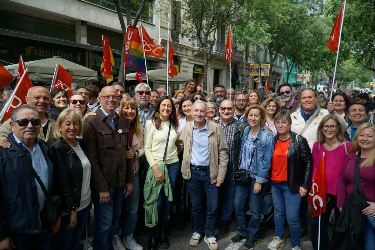 Avui, #PrimerdeMaig, hem sortit als carrers per reivindicar els drets dels treballadors i les treballadores. 🌹 El proper #12M @socialistes_cat i @salvadorilla són l'única garantia, després de 10 anys de paràlisi a #Catalunya, de tornar a prioritzar l'agenda laboral i social.