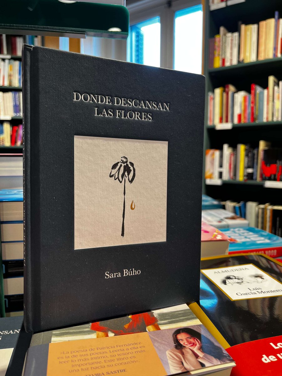 'He vuelto. Como las flores, pero a lo bestia' Así es como empieza uno de los versos de 'Donde descansan las flores' de @SaraBuho 😍 Si quieres leer más👉ow.ly/oG8050RpZfs @Lunwerglibros @Planetadelibros