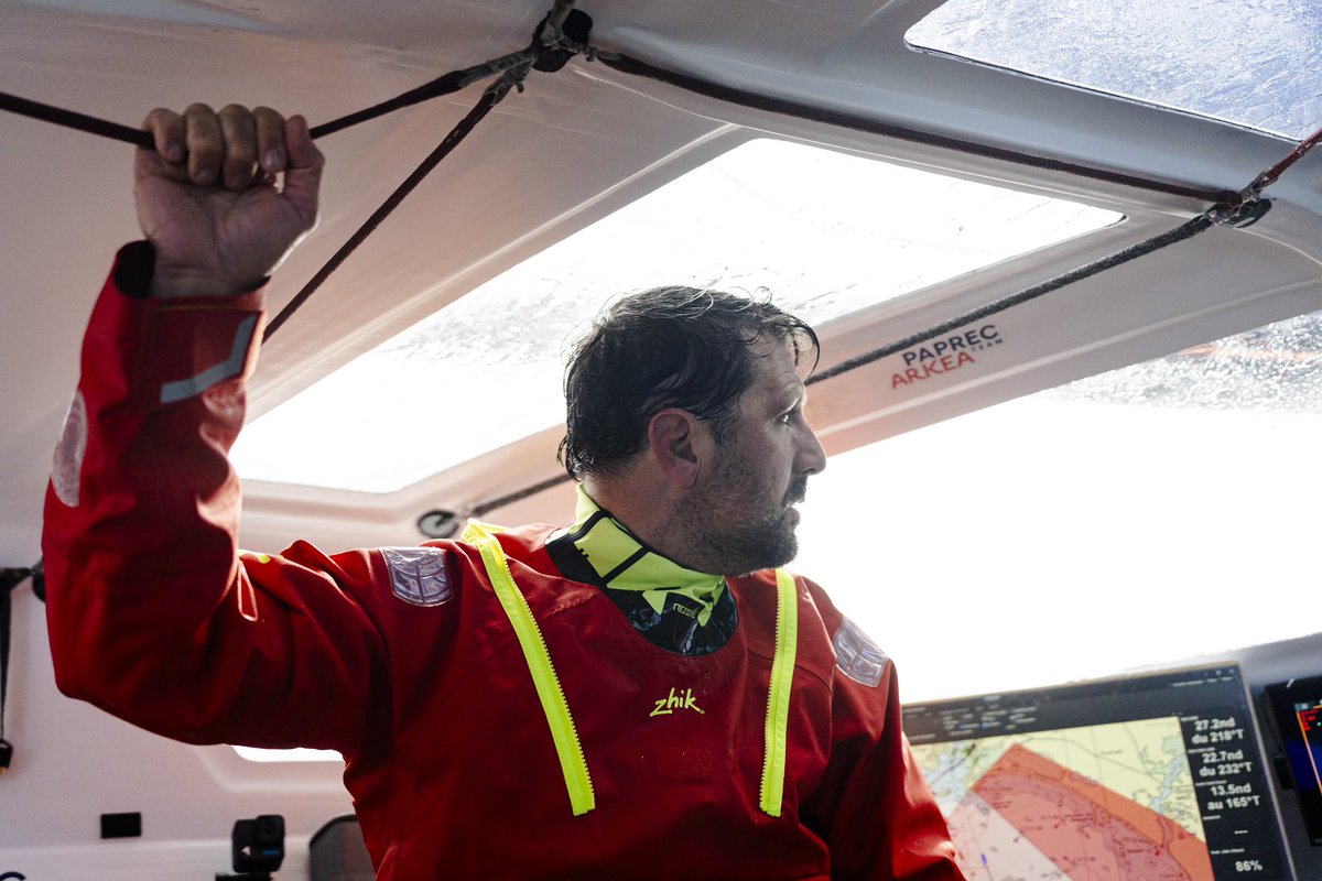 <a href="/ImocaGS/">IMOCAGlobeSeries</a> <a href="/sailingdamien/">Damien Seguin</a> @GroupeAPICIL <a href="/AssoClass40/">Association Class40</a> <a href="/axsail/">Axel Trehin Skipper</a> <a href="/Prorescue_ocean/">Project Rescue Ocean</a> 💬 Message du bord 
⛵️ Yoann Richomme (Paprec Arkea) 

« Ça saute beaucoup, je me suis retrouvé bloqué dans la banette pendant 24h parce que c’est l’endroit le plus confortable &amp; le moins dangereux pour vivre ! J’ai somnolé en me levant de temps en temps pour gérer le bateau » 🌊