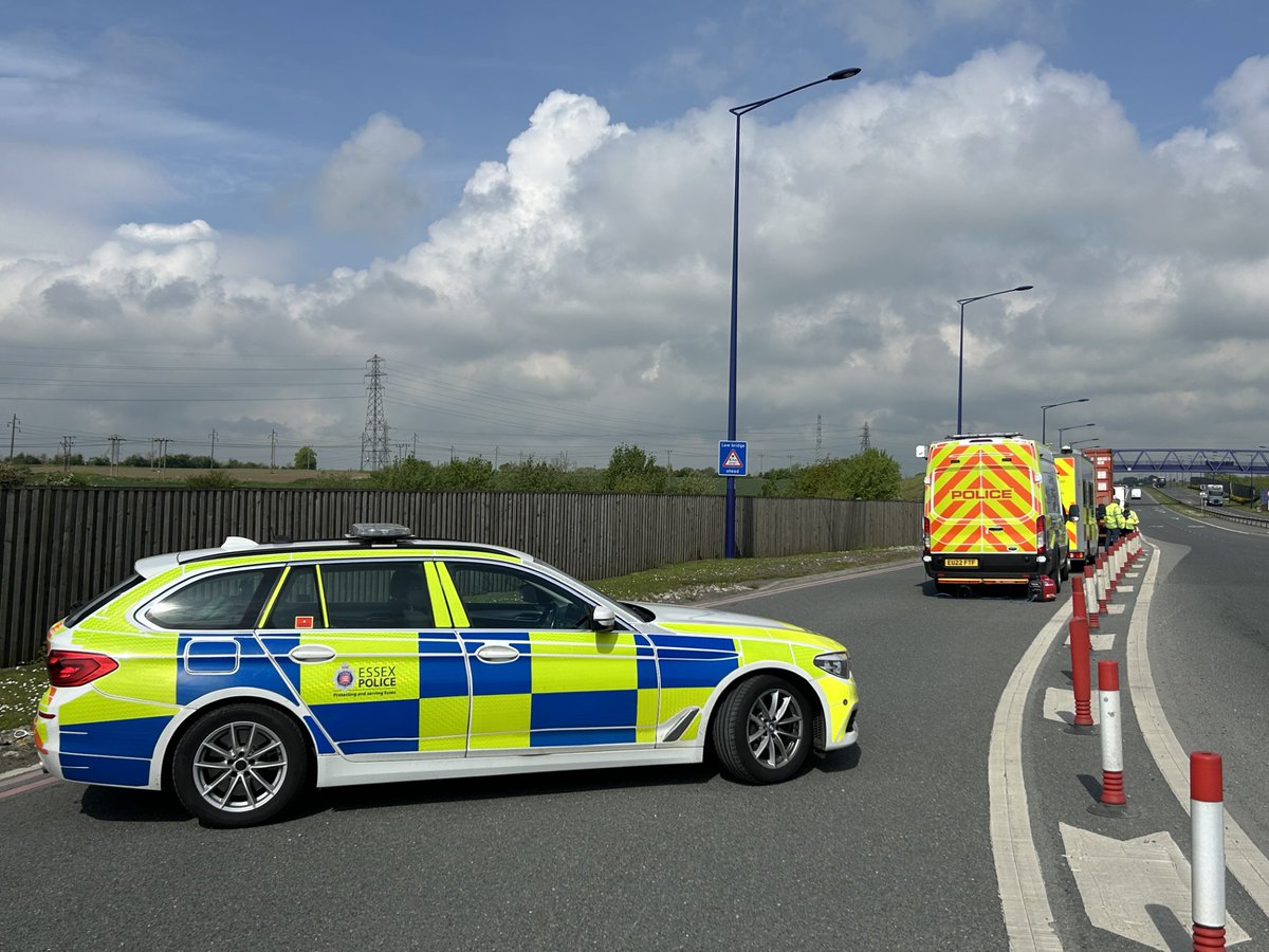 Today officers from #StanwayRPU joined the Commercial Vehicle Unit as part of a HGV operation at #DPWorld in #Thurrock. We worked with partners from the #DVSA and found that the majority of vehicles were compliant with regulations. A good day promoting road safety. #VisionZero