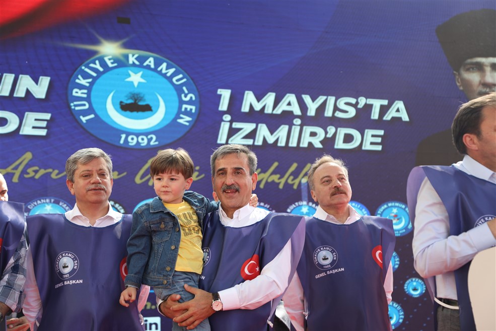 1 MAYIS EMEK VE DAYANIŞMA GÜNÜNÜ İSTİKLAL MÜCADELEMİZİN ZAFERLE TAÇLANDIĞI İZMİR’DE KUTLADIK ⭕️Konfederasyonumuz, 1 Mayıs Emek ve Dayanışma Gününü, İstiklal Mücadelemizin zaferle taçlandığı İzmir’de, muhteşem mitingle 1 Mayıs’ın adına yakışır bir şekilde kutladı. ⭕️Ülkemizin…