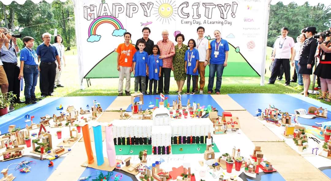 guildasia's tweet photo. MAYDAY ALERT 🚨 1 May has a special meaning for us as it brings back memories of doing maker booths at Istana. Here's to all the hardworking Groundbreakers pushing the boundaries ❤️ You're also invited to join such folks in our new Makers' Guild chat: https://t.co/SV2ei6XP1Y https://t.co/I4KsMUoVJj