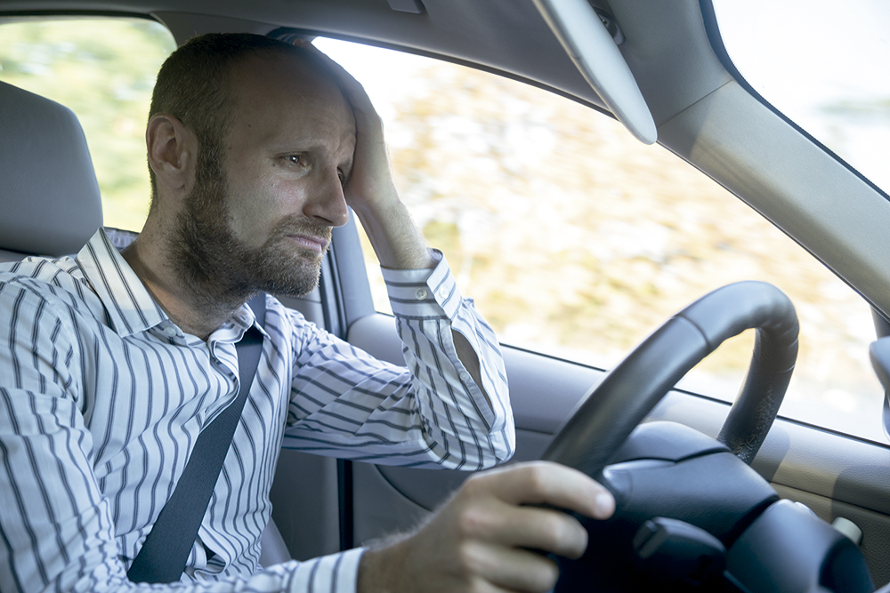 #TestDGT En general, un conductor que sufre un trastorno depresivo… A. sufre distracciones. B. comete menos errores a la hora de tomar decisiones. C. es más inseguro al volante.