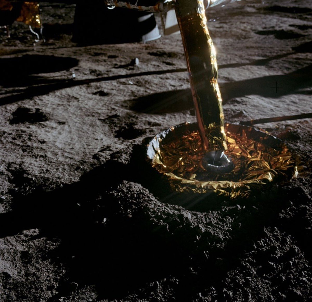 @carsharkbit @TedLogan1010 @BillSEsquire_11 @No_Curve @Death6102 @phone_booth_pod Here’s photos of Apollo 12 that landed with a little lateral velocity.. pushing up regolith around the footpad of the lander. Landing areas were also swept away by the their descent engines… so much of the fine dust was blown away. I know that true facts are hard for flerfs. You…