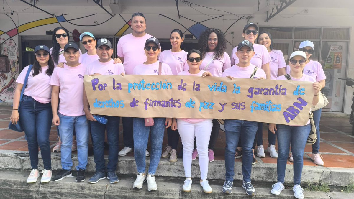 #AestaHora la ARN a través de sus 19 grupos territoriales en toda Colombia dice: PRESENTE✊🏼en la movilización pacífica y popular del #GobiernoDelCambio. 
Nuestro GT en Arauca marcha por la protección de la vida y la garantía de derechos de #FirmantesDePaz y sus familias!