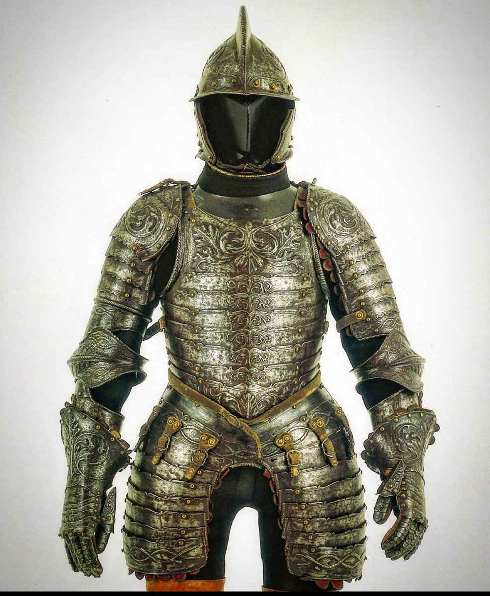 A fabulously decorated #Anima #halfarmor, #Lombardy, #Italy, 1545-1560, housed at the @MuseoStibbert #armor #renaissance #museostibbert #art #history