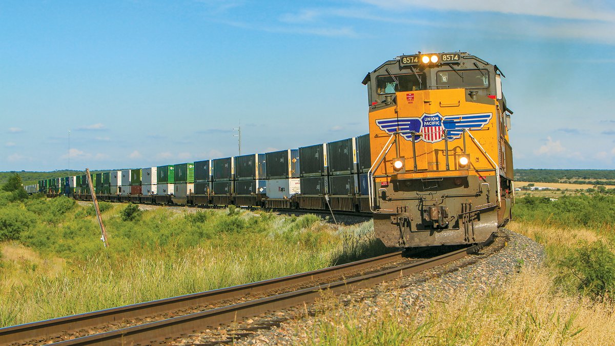 📆 It's a new month! May's Union Pacific calendar photo features Baird, Texas and was taken by Stephen Foyt. 

Located on the Texoma Service Unit, El Paso, Texas, is the halfway point between the Los Angeles Basin and Union Pacific's inland intermodal terminals.