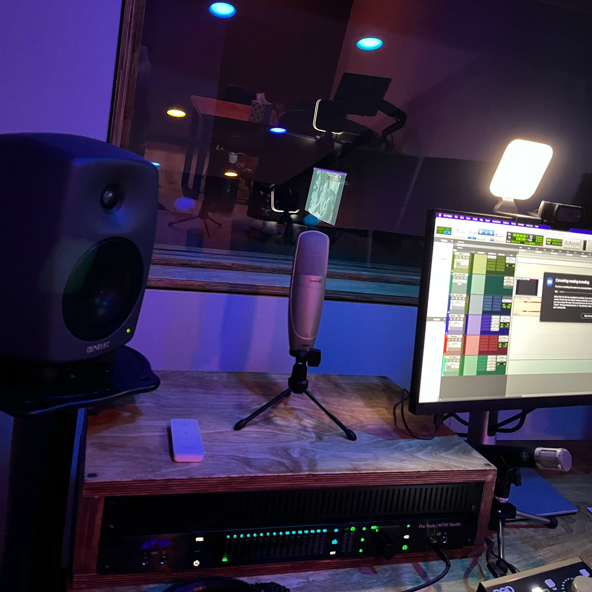 Early morning session vibes ⛅️ 🎙️

#realvoicela #volife #voiceover #voiceovers #voiceoverlife #vocoach #voiceacting #voiceactor #voicetalent #VoiceActorLife #voiceoverartist #voiceovertalent #voiceoveractor #actor #actress #locator #childactor #sourceconnect #casting