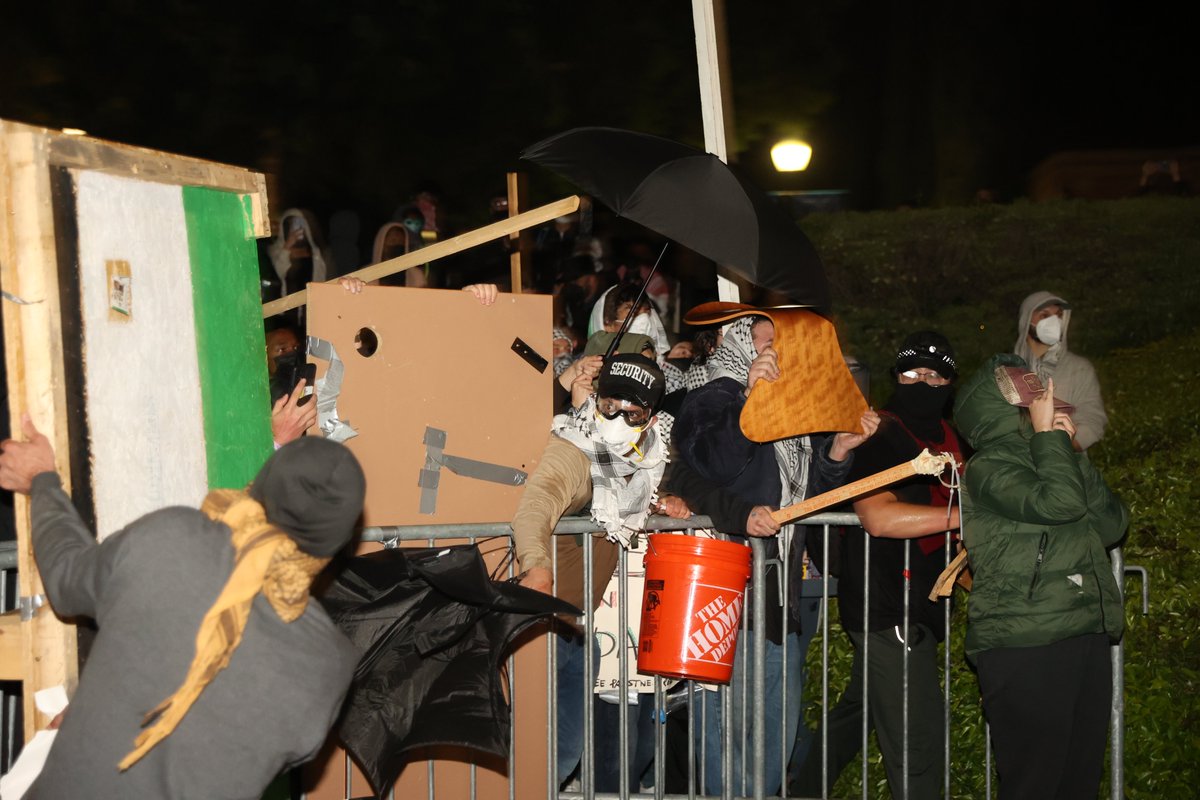 Videos showed fireworks being set off and at least one being thrown into the camp. Over the next few hours, counter-demonstrators threw objects, including wood and a metal barrier, at the camp and those inside, with fights repeatedly breaking out. latimes.com/california/sto…