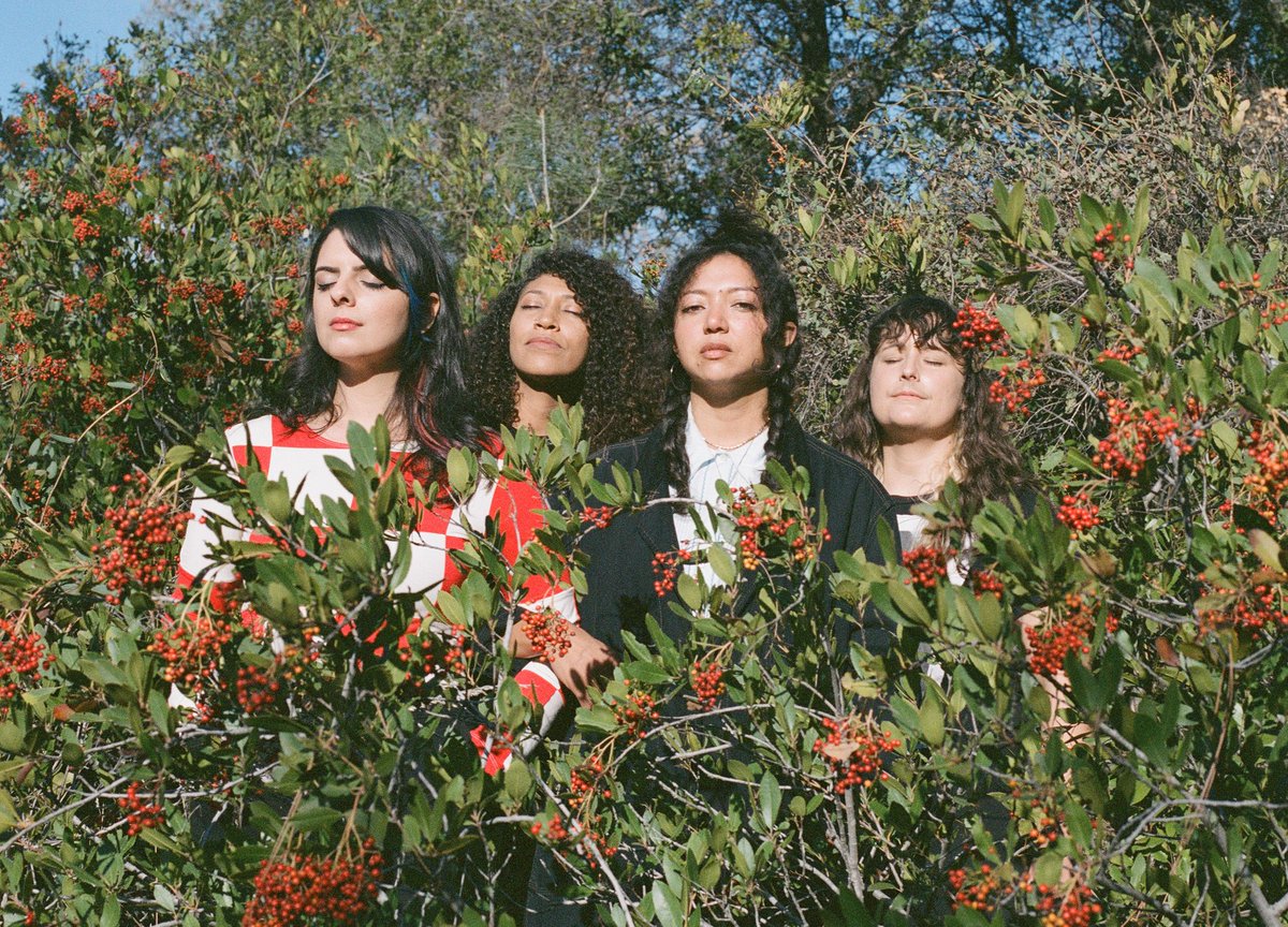 La Luz release one of their most psychedelic singles yet! ifitstooloud.com/2024/05/la-luz… @subpop