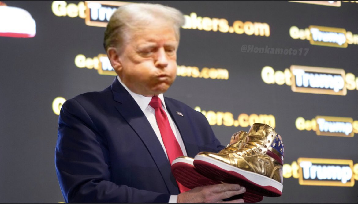 @TrumpSneakers The moment Trump saw those 🔥 Sneakers