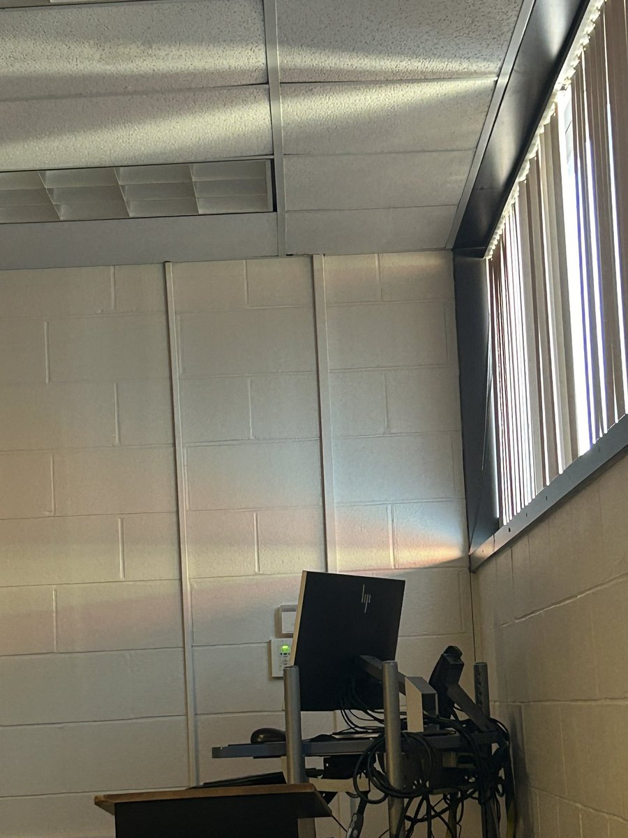 this light beam in my college class looks like the trans flag