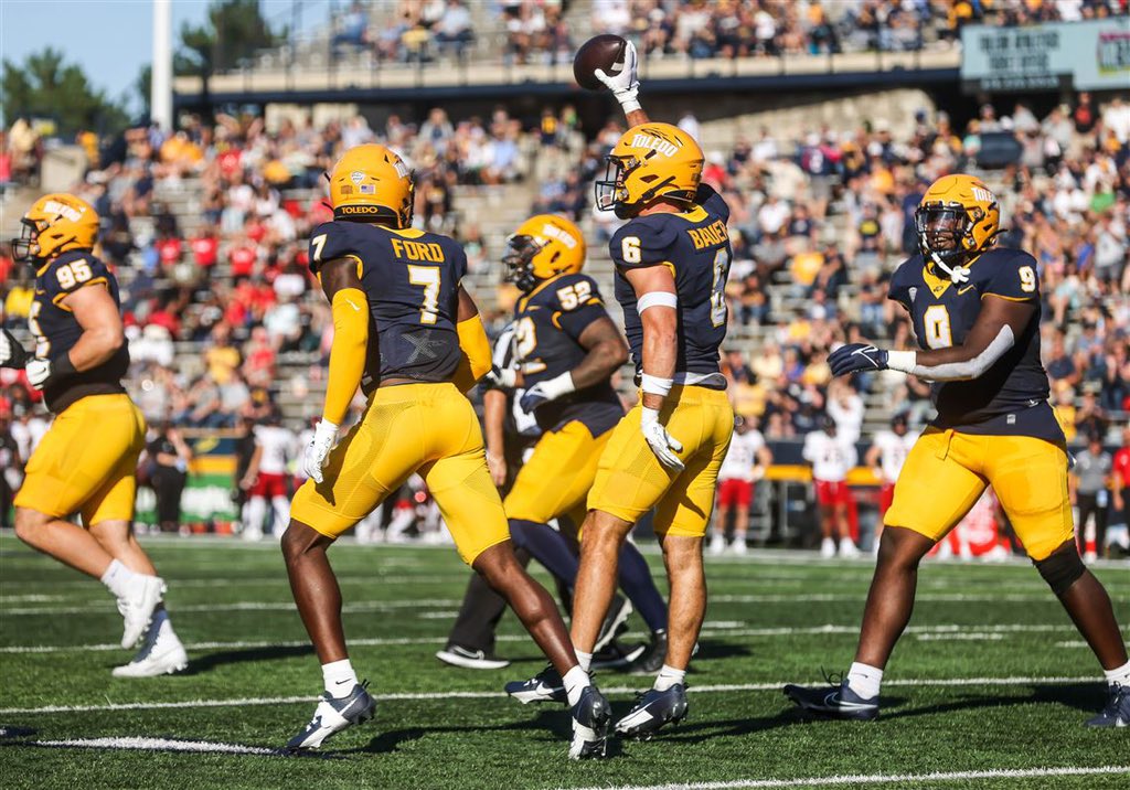 Blessed to receive an offer from Toledo #GoRockets🚀 @vkehres @ChadSimmons_ @Andrew_Ivins @Rivals @MohrRecruiting @JohnGarcia_Jr @RyanWrightRNG @247recruiting