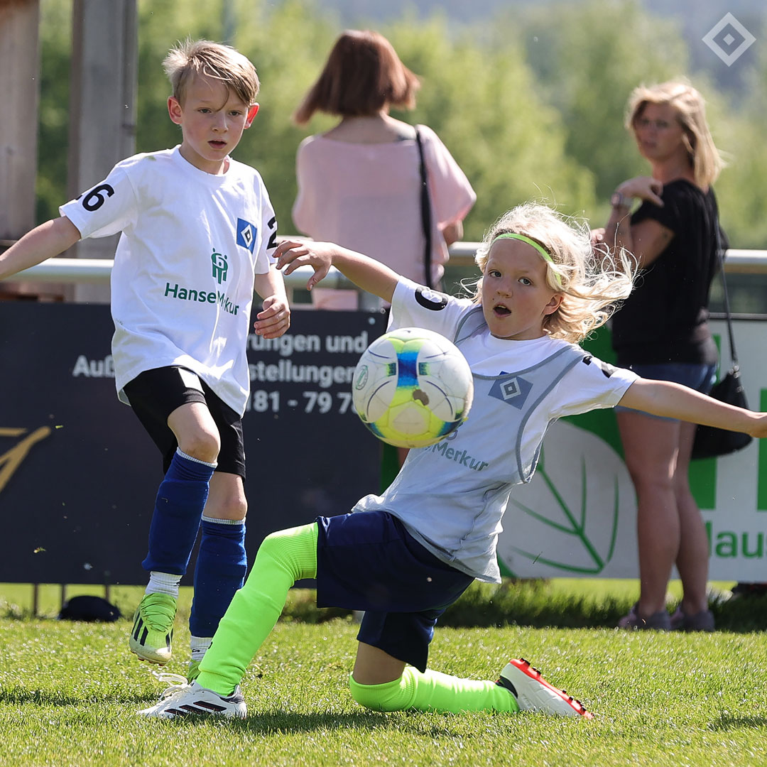 Ausgebuchter Young Talents Day mit rund 200 Kindern beim Buchholzer FC ein voller Erfolg. 🤩 So stellen wir es uns vor: Bei bestem Wetter hatten die Kids viel Spaß am Spiel. ⚽ Ein mehr als gelungener Auftakt der diesjährigen Young Talents Days. 💪

#nurderHSV #HSVYoungTalents