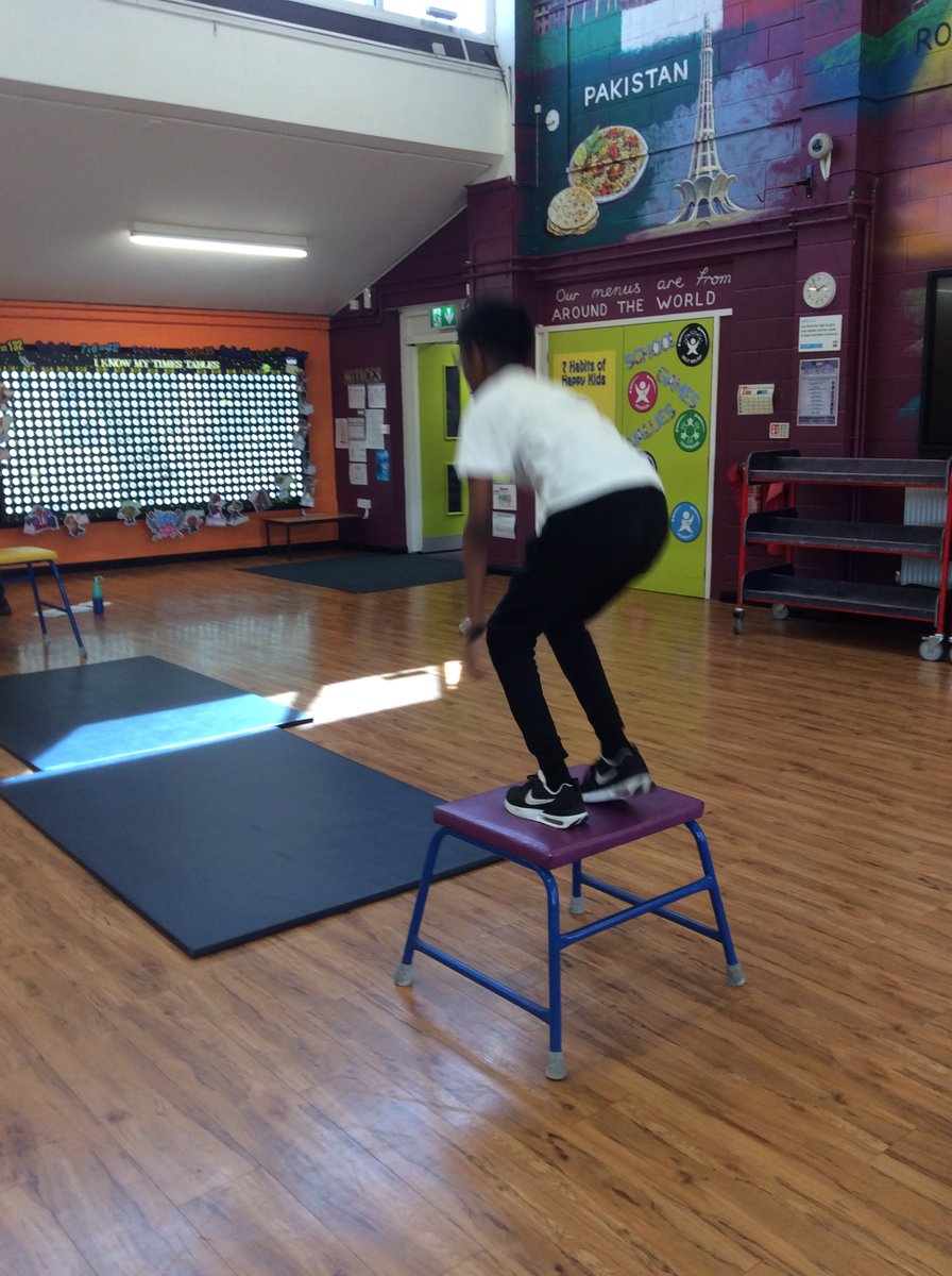 Year 6 demonstrating great determination in their PE lesson yesterday to dismount from apparatus safely and with control! @YourSchoolGames @YouthSportTrust