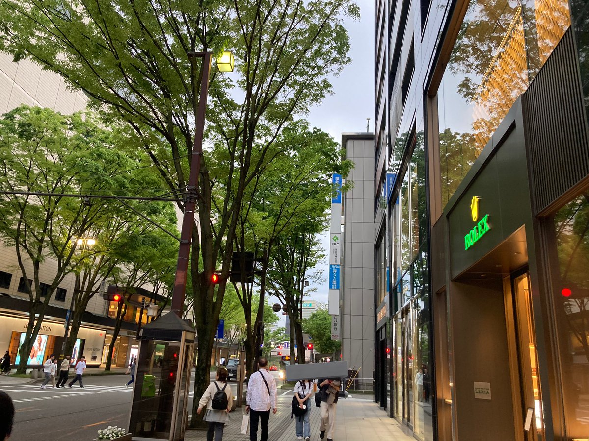 香林坊のハイブランド街の新緑が歩いていてとても気持ちが良いですね。
#金沢　
#kanazawa