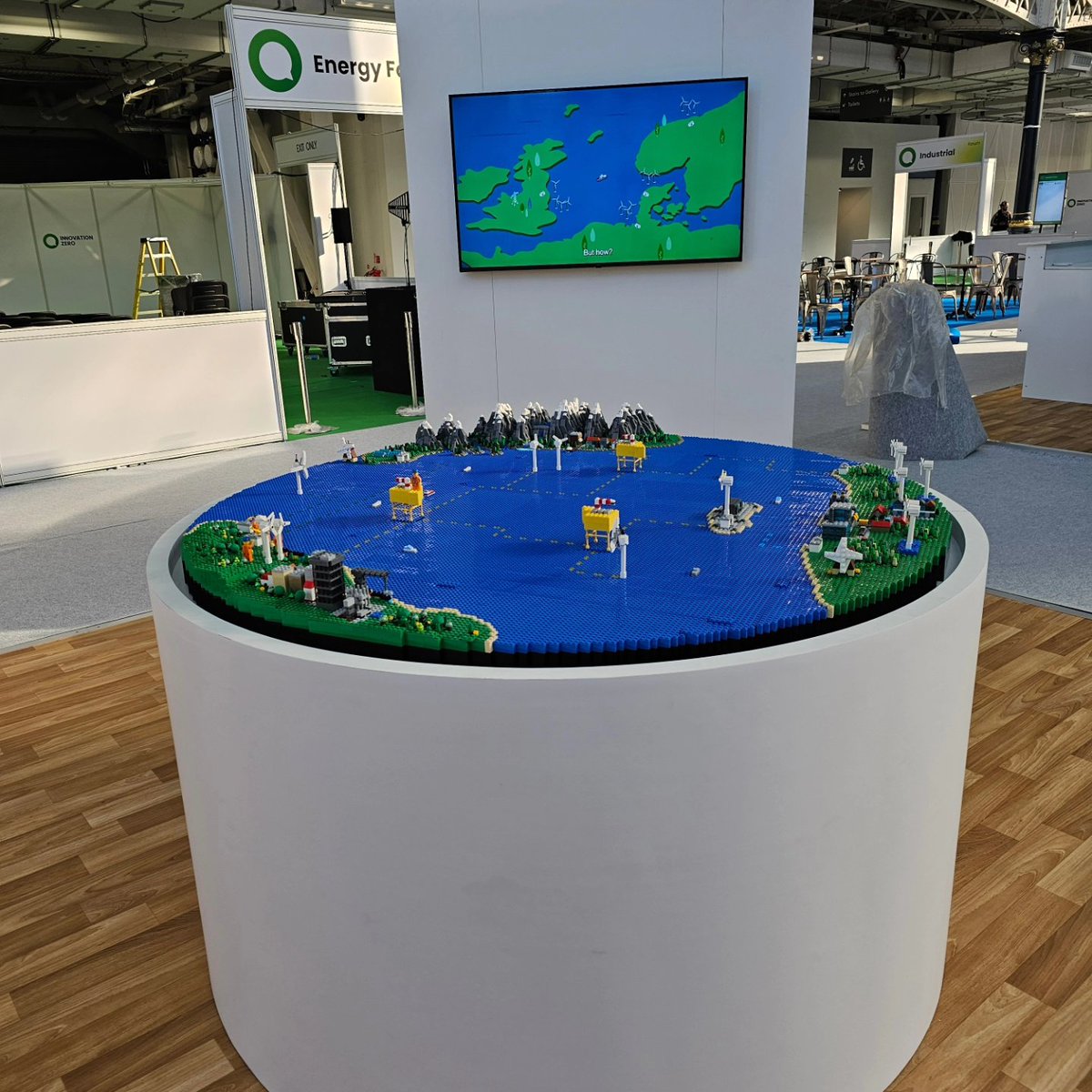 mjs displays 2.0 tweet media