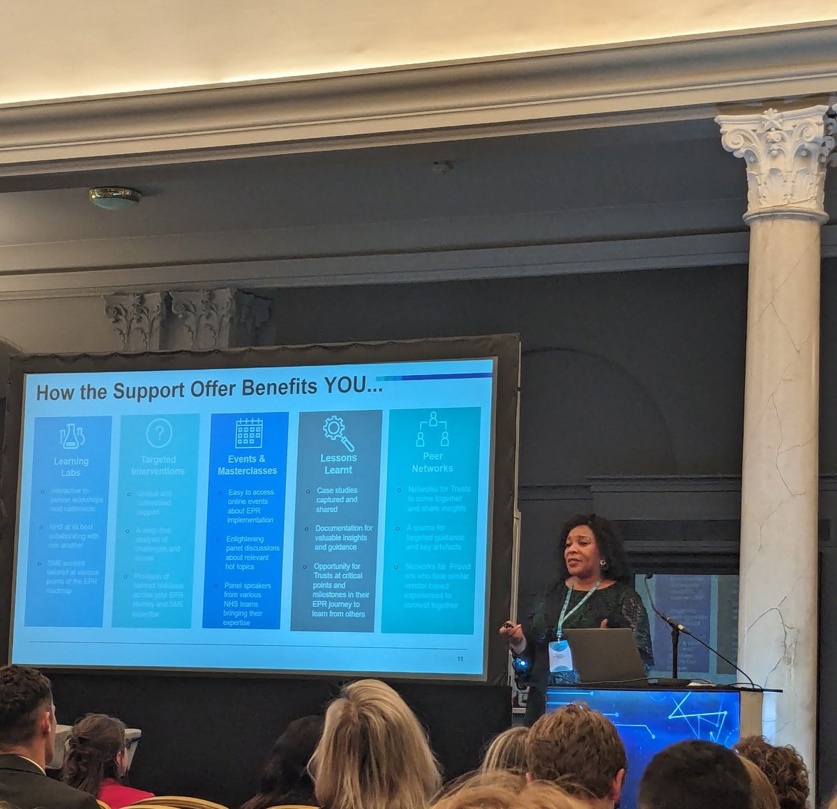 Anita Chinda, Assistant Director of Programmes @NHSEngland talks through the frontline digitalisation support offer at the #EPRsummit to a packed room!

Sign up to #FutureNHS to access the expanse of offers to the NHS: future.nhs.uk/connect.ti/sys…

#FDSO #MyEPRJourney