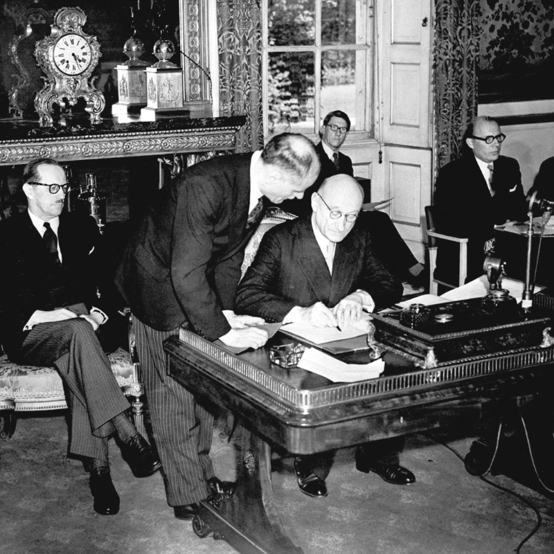 coe's tweet photo. #OnThisDay in 1949, the Council of Europe was founded, uniting nations under a vision of unity and progress.  Explore our photo series of the historic signing by leaders across Europe 🇧🇪🇩🇰🇫🇷🇮🇪🇮🇹🇱🇺🇳🇱🇳🇴🇸🇪🇬🇧. Celebrate 75 years of #Democracy #HumanRights and #RuleOfLaw. 

#CoE75
